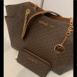 Michael Kors large handbag With matching wallet